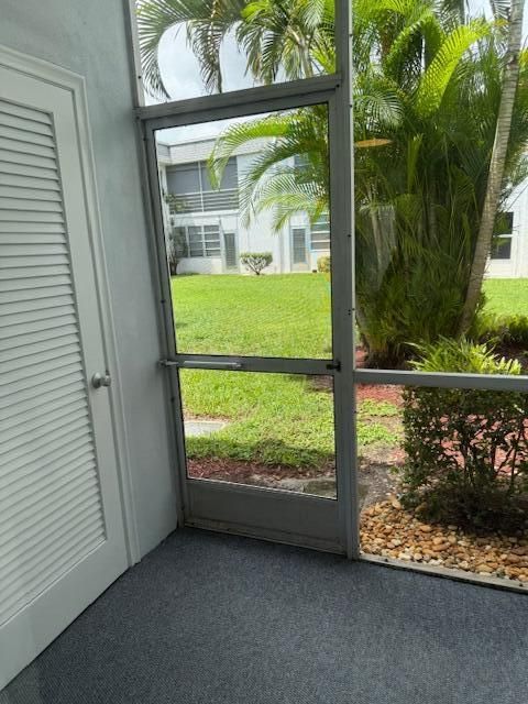 For Sale: $87,700 (1 beds, 1 baths, 612 Square Feet)