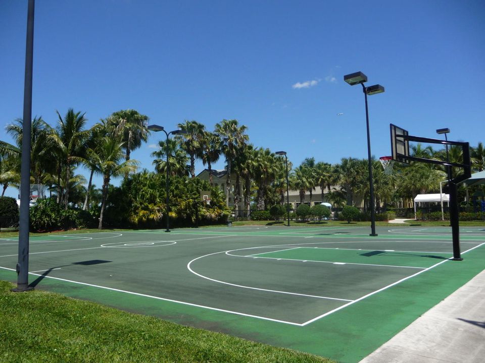 For Rent: $3,800 (4 beds, 2 baths, 2003 Square Feet)