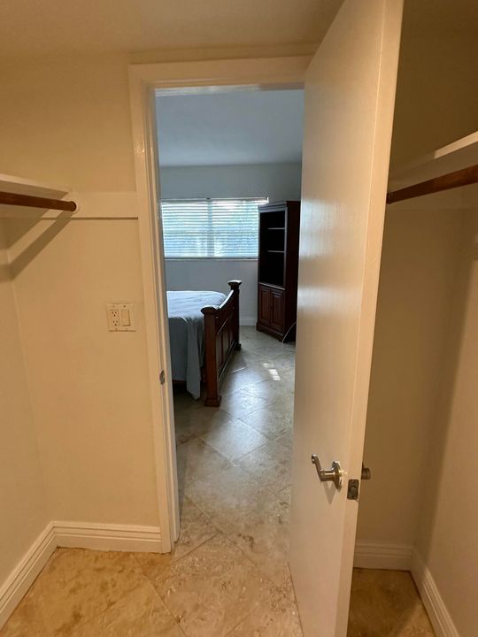 合同活跃: $179,000 (2 贝兹, 2 浴室, 940 平方英尺)