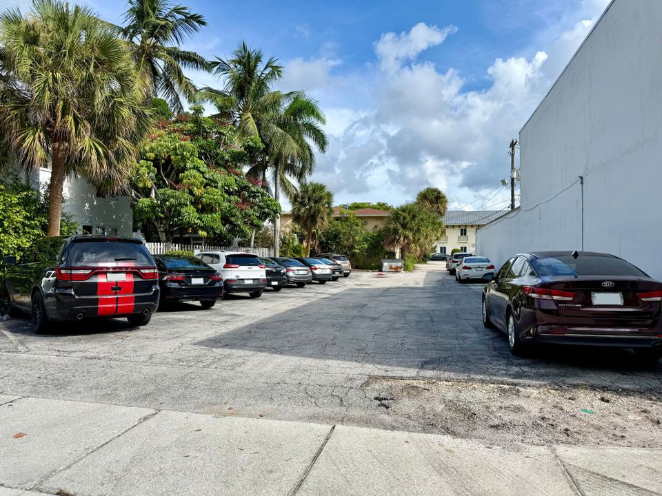 Под контрактом: $5,200,000 (0 спален, 0 ванн, 6500 Квадратных фут)