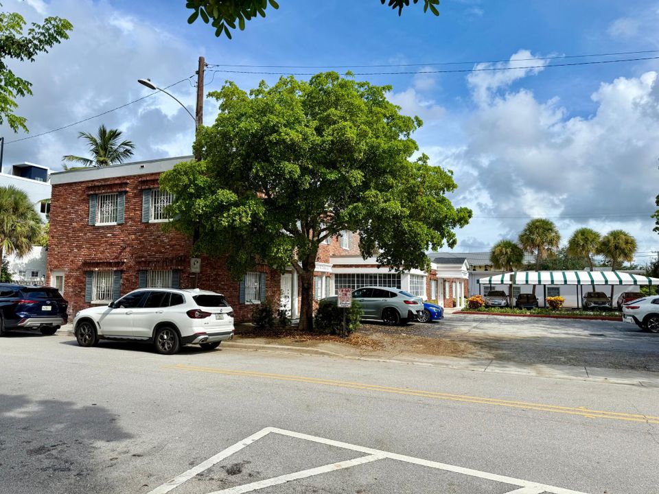 Под контрактом: $5,200,000 (0 спален, 0 ванн, 6500 Квадратных фут)