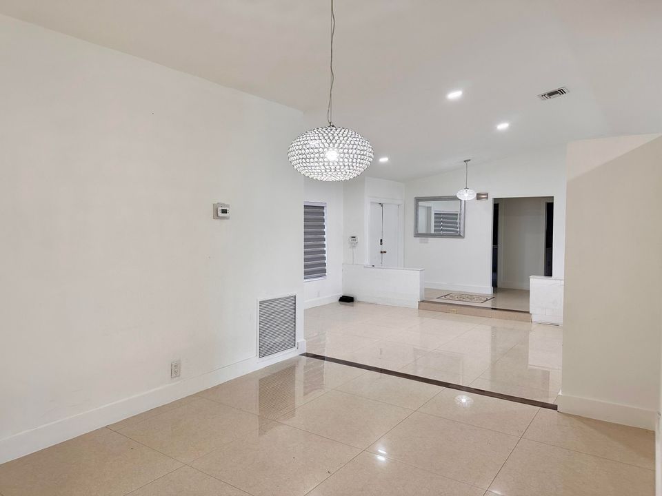 В аренду: $4,500 (4 спален, 2 ванн, 2404 Квадратных фут)