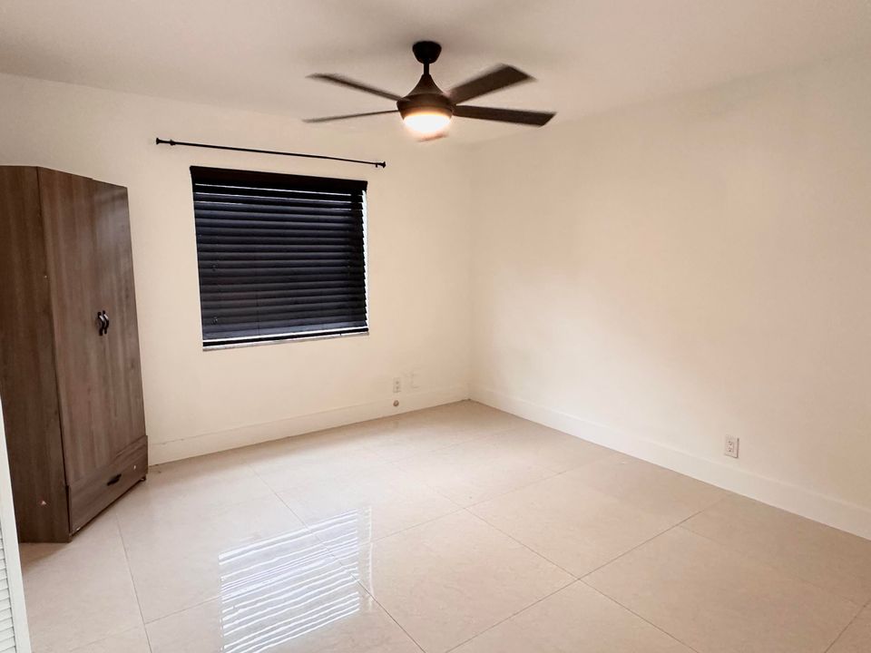 В аренду: $4,500 (4 спален, 2 ванн, 2404 Квадратных фут)