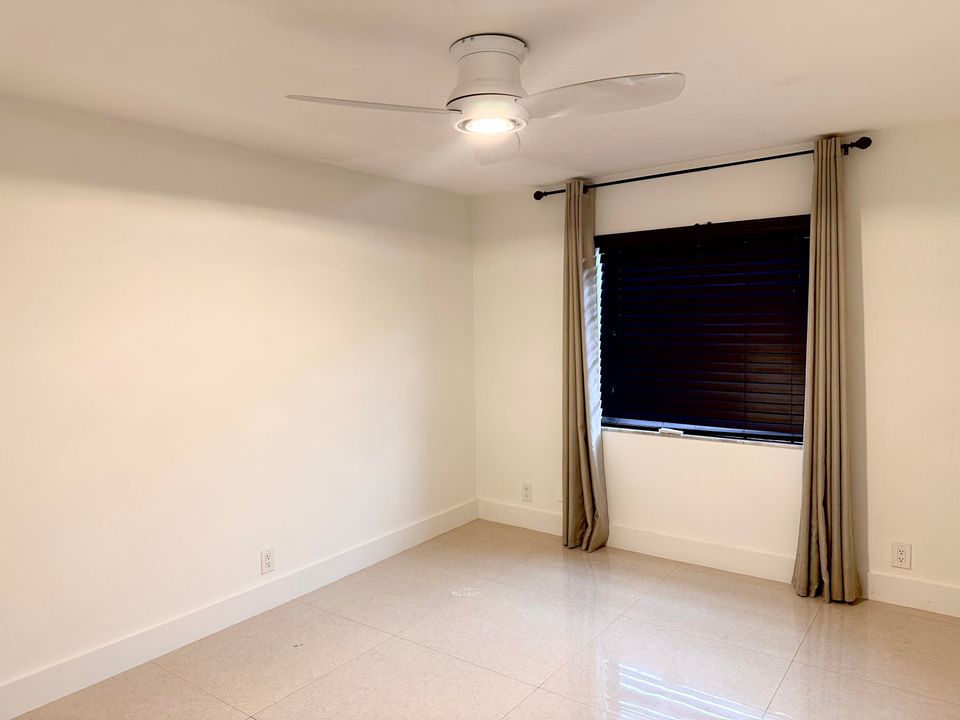 В аренду: $4,500 (4 спален, 2 ванн, 2404 Квадратных фут)