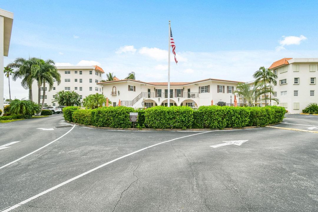 合同活跃: $239,000 (2 贝兹, 2 浴室, 1200 平方英尺)