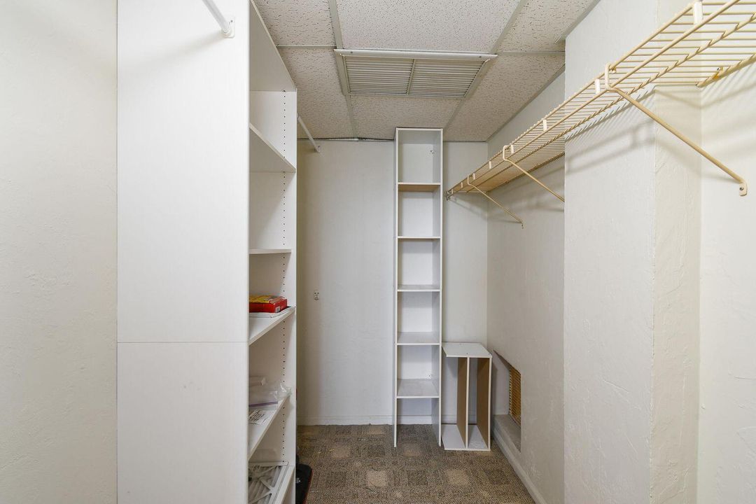 合同活跃: $239,000 (2 贝兹, 2 浴室, 1200 平方英尺)