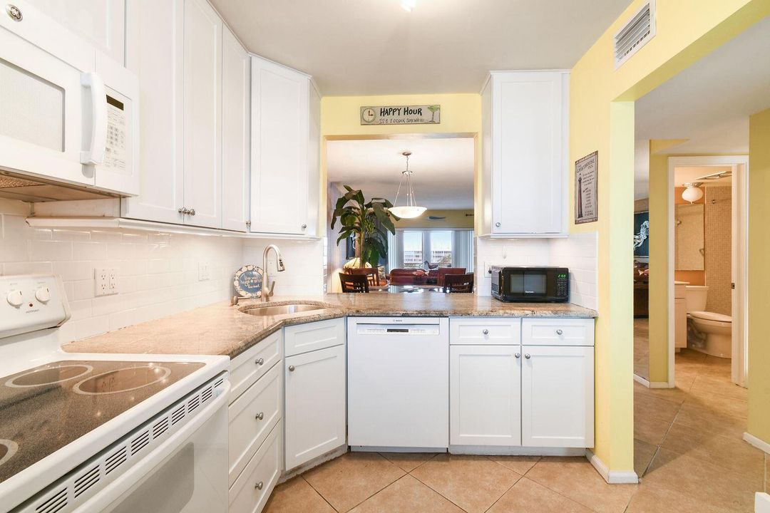 合同活跃: $239,000 (2 贝兹, 2 浴室, 1200 平方英尺)