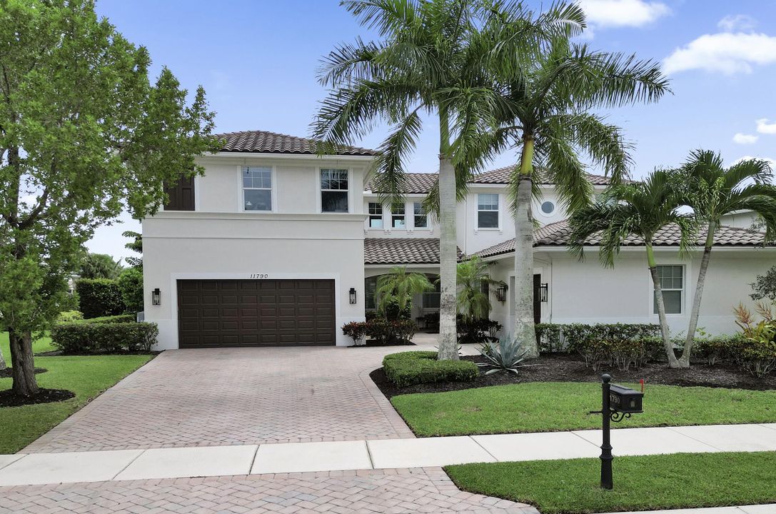Recently Sold: $1,519,000 (5 beds, 4 baths, 4124 Square Feet)