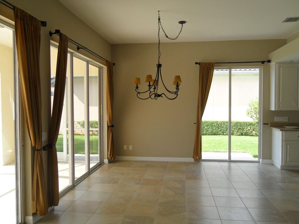 En Renta: $3,895 (3 camas, 2 baños, 2001 Pies cuadrados)