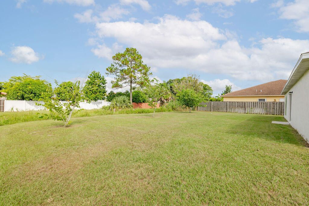 Active With Contract: $2,895 (4 beds, 2 baths, 1796 Square Feet)