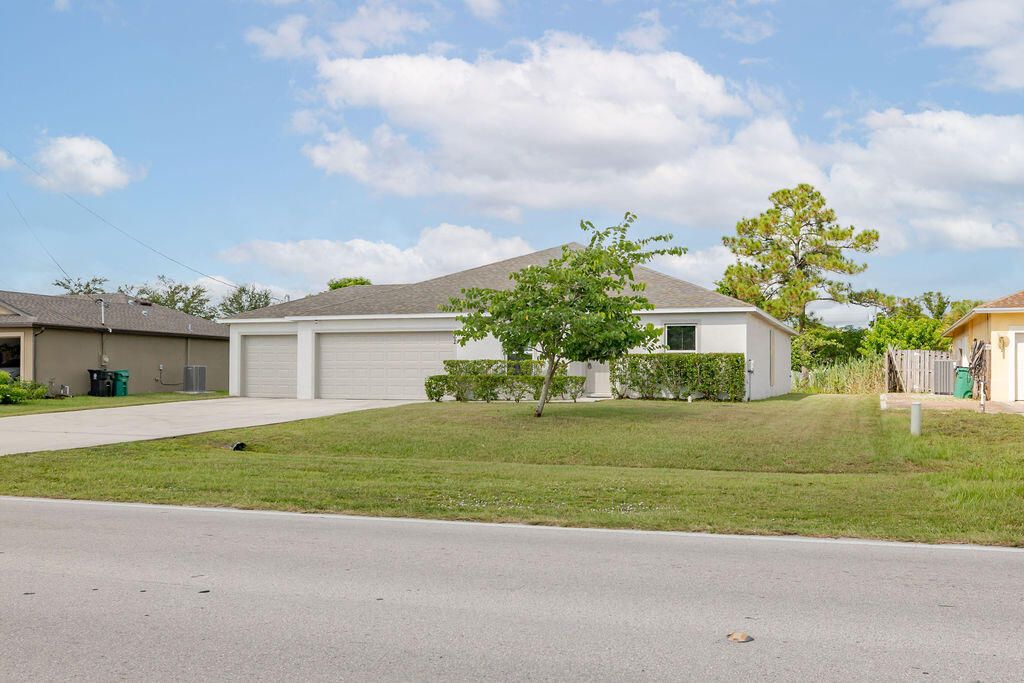 Active With Contract: $2,895 (4 beds, 2 baths, 1796 Square Feet)