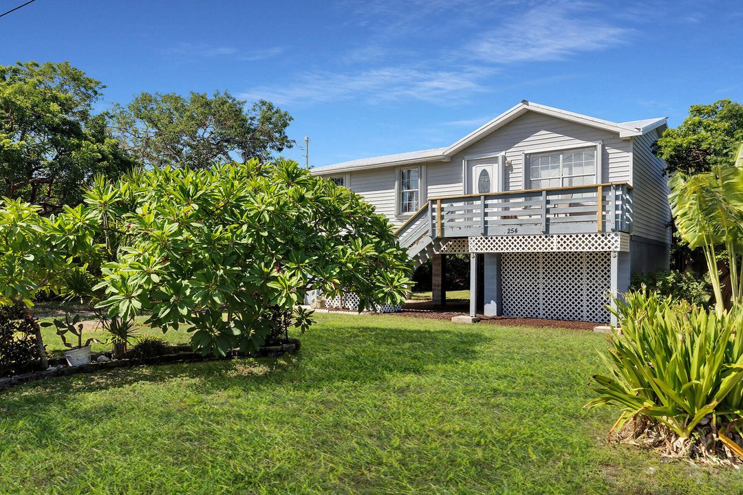 Недавно продано: $575,000 (3 спален, 1 ванн, 912 Квадратных фут)