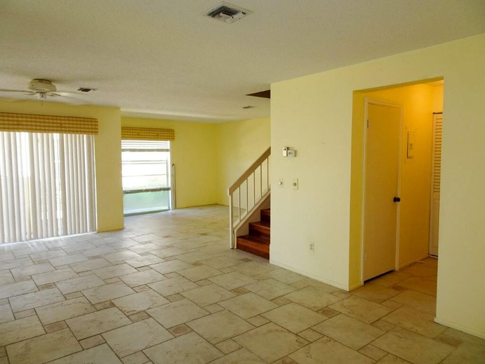 待售: $306,000 (2 贝兹, 2 浴室, 1240 平方英尺)