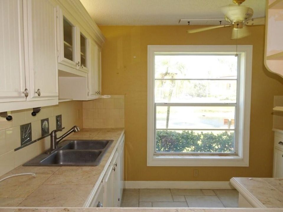 待售: $306,000 (2 贝兹, 2 浴室, 1240 平方英尺)