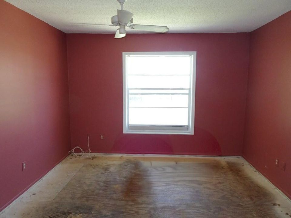 待售: $306,000 (2 贝兹, 2 浴室, 1240 平方英尺)