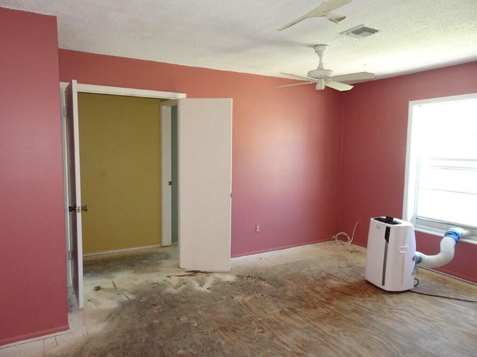 待售: $306,000 (2 贝兹, 2 浴室, 1240 平方英尺)