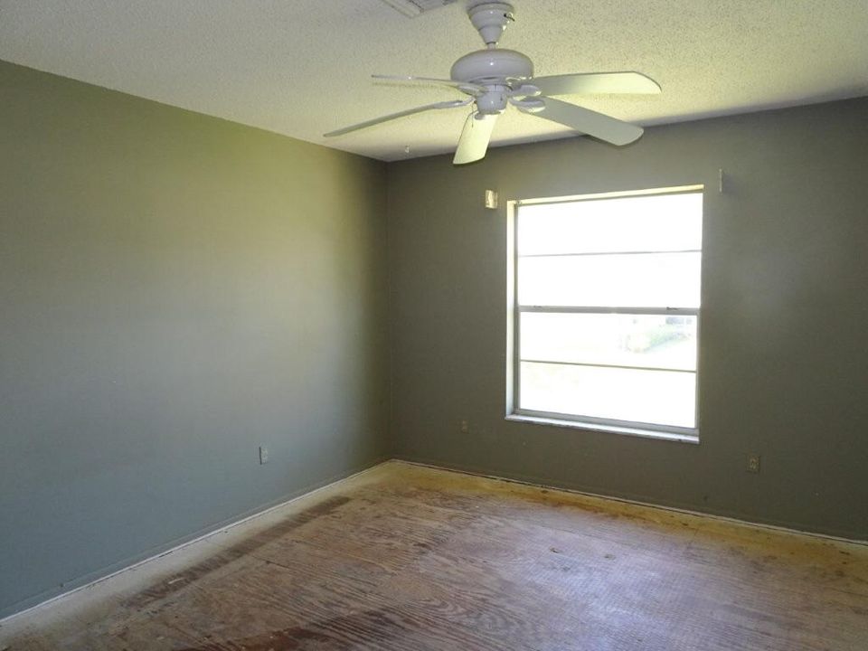 待售: $306,000 (2 贝兹, 2 浴室, 1240 平方英尺)