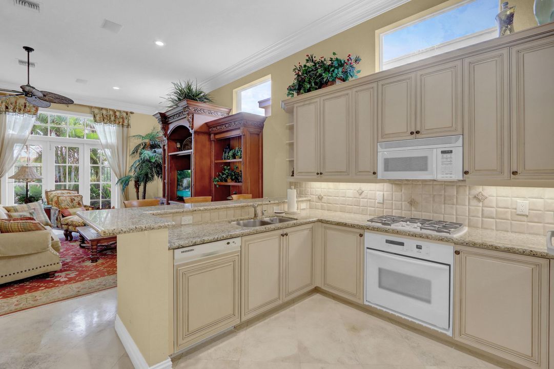 For Rent: $12,500 (3 beds, 2 baths, 2540 Square Feet)