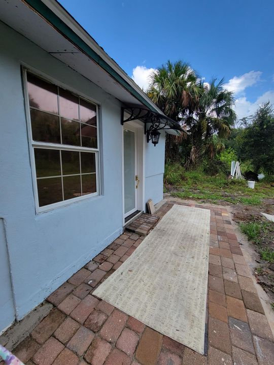 For Rent: $1,300 (1 beds, 1 baths, 700 Square Feet)