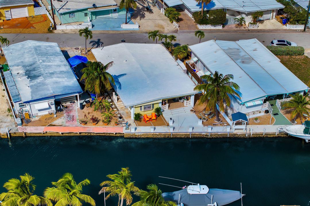 Под контрактом: $699,000 (2 спален, 2 ванн, 684 Квадратных фут)