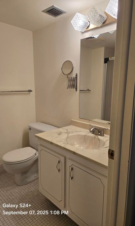 For Sale: $102,500 (1 beds, 2 baths, 925 Square Feet)