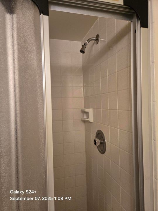 For Sale: $102,500 (1 beds, 2 baths, 925 Square Feet)