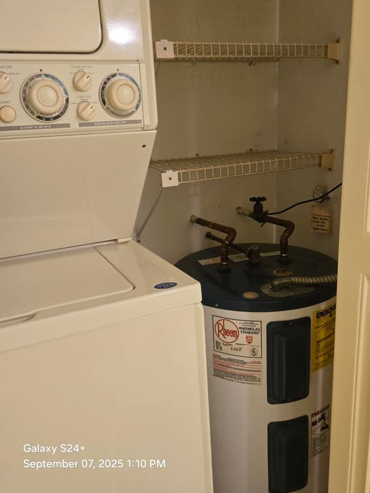 For Sale: $102,500 (1 beds, 2 baths, 925 Square Feet)