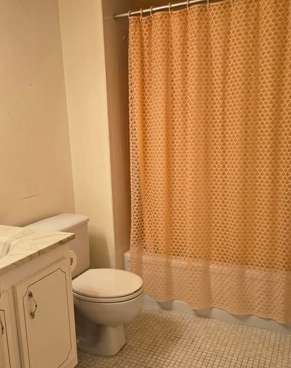 For Sale: $102,500 (1 beds, 2 baths, 925 Square Feet)