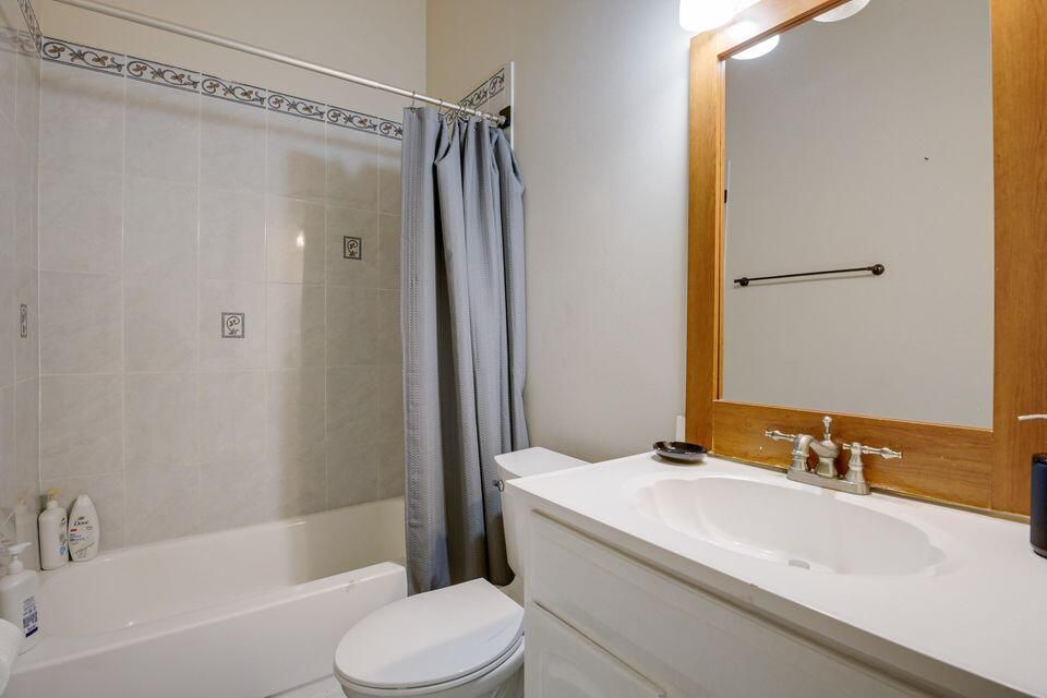 出租: $5,300 (5 贝兹, 4 浴室, 4619 平方英尺)