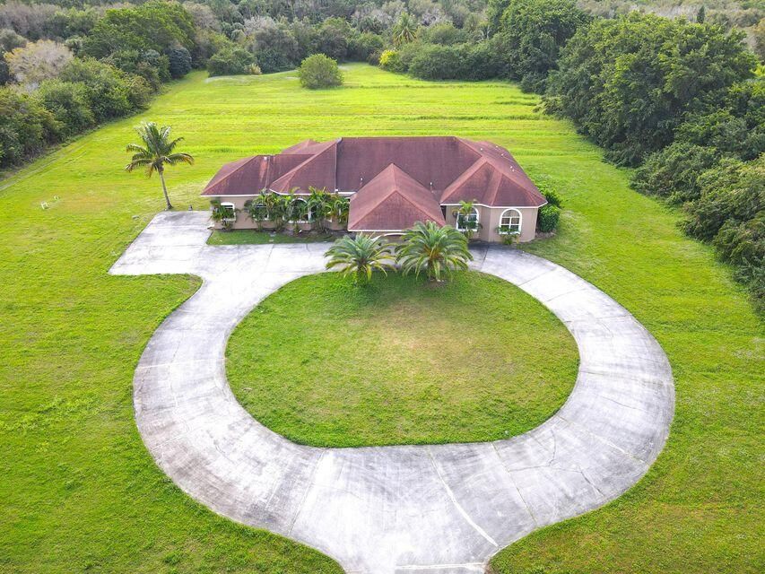 出租: $5,300 (5 贝兹, 4 浴室, 4619 平方英尺)