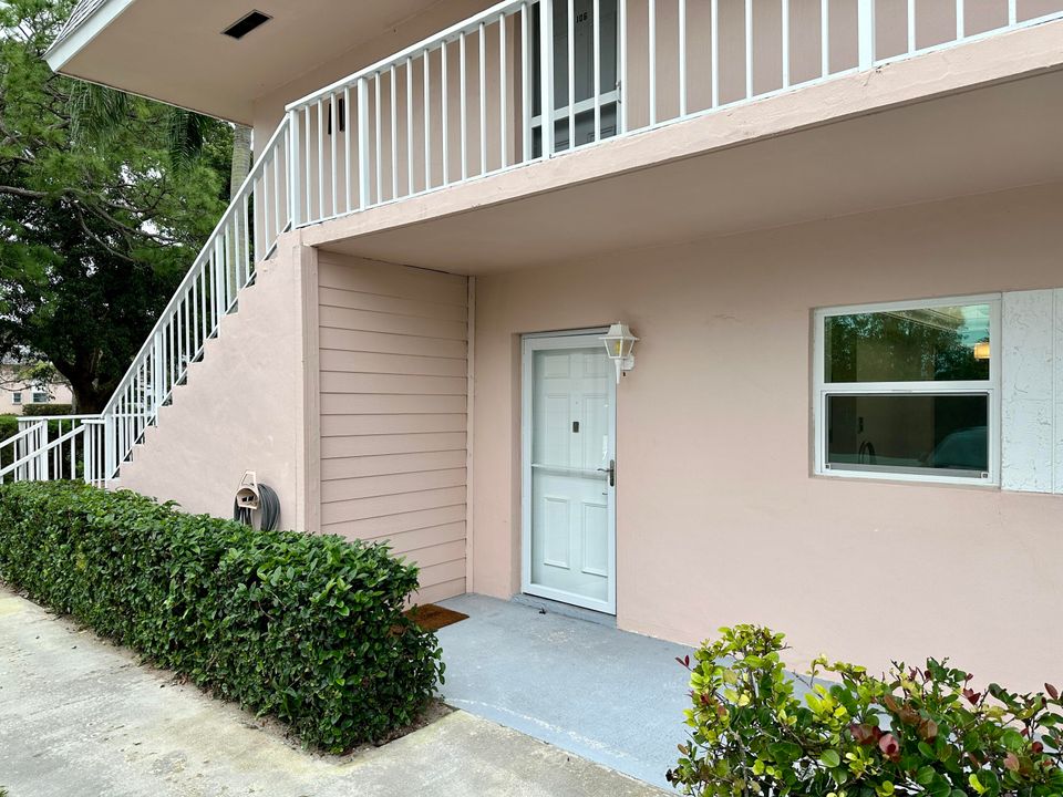 Recently Rented: $1,950 (2 beds, 2 baths, 891 Square Feet)
