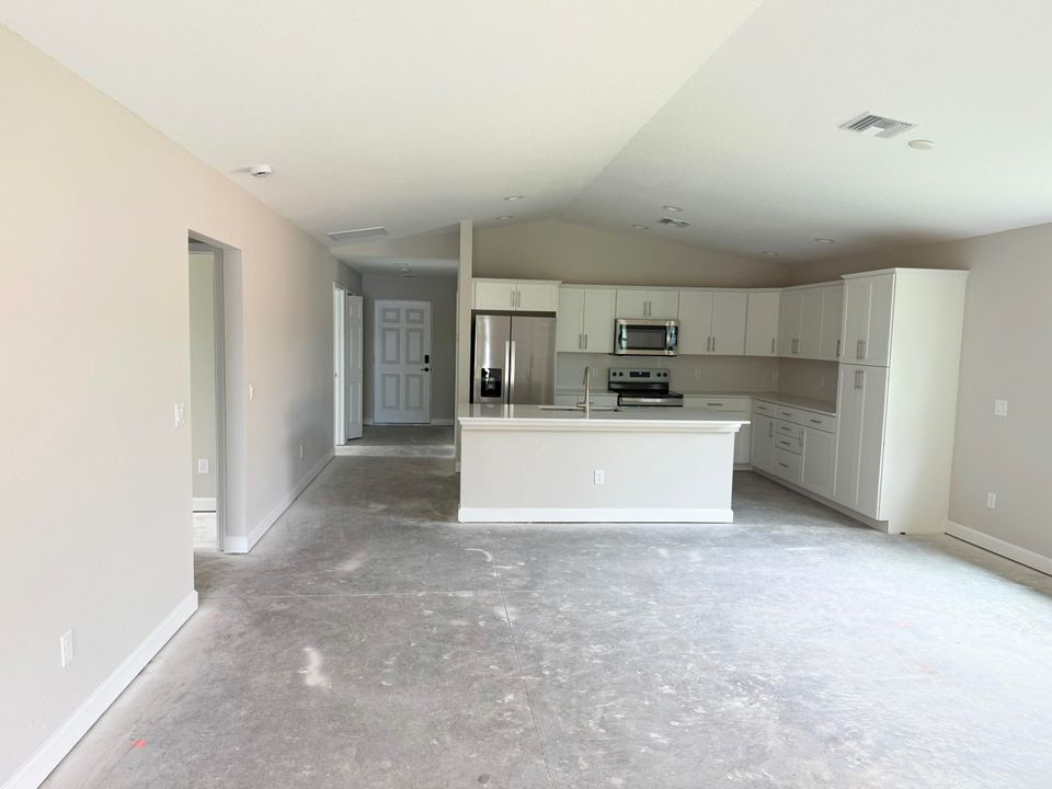 Active With Contract: $315,000 (3 beds, 2 baths, 1753 Square Feet)