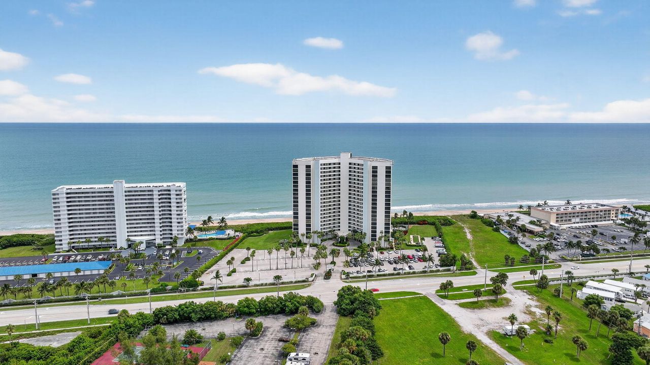 For Sale: $599,000 (2 beds, 2 baths, 1209 Square Feet)