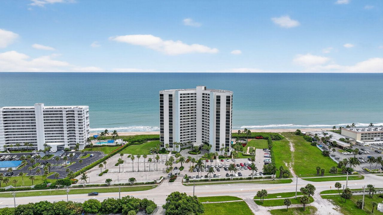 For Sale: $599,000 (2 beds, 2 baths, 1209 Square Feet)