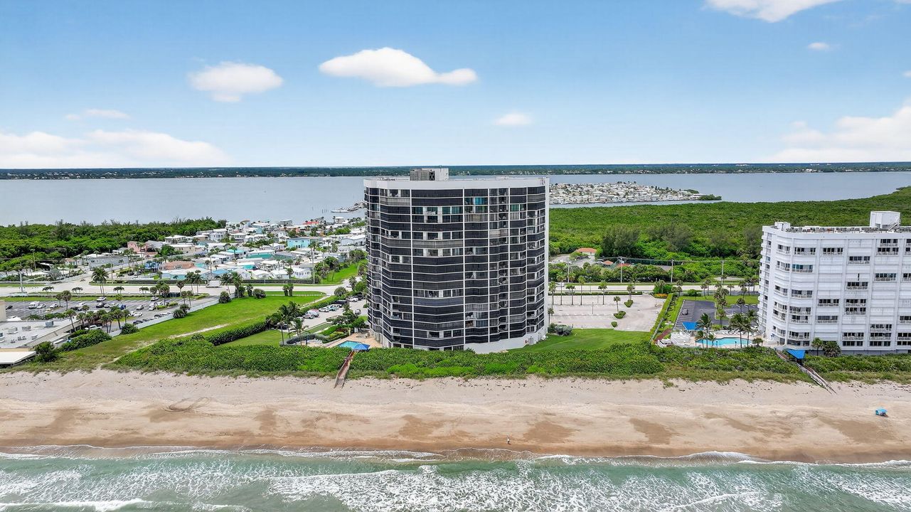 For Sale: $599,000 (2 beds, 2 baths, 1209 Square Feet)