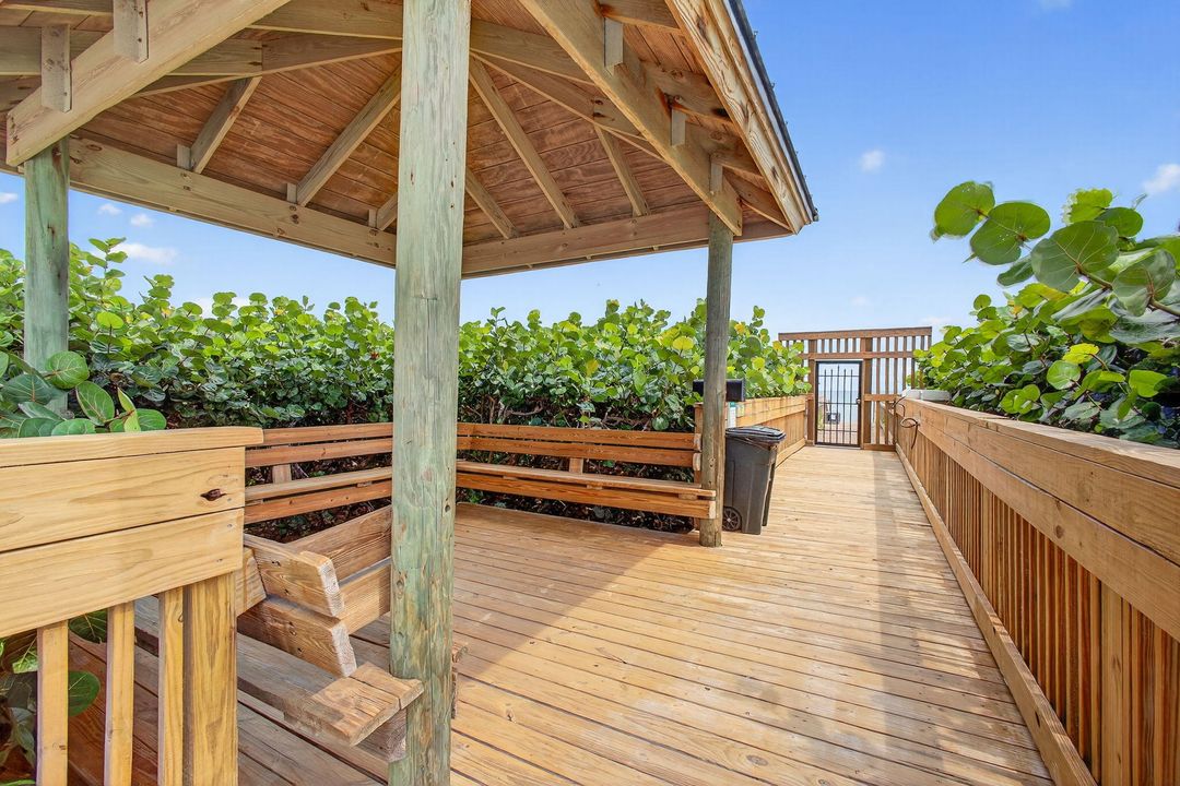 For Sale: $599,000 (2 beds, 2 baths, 1209 Square Feet)