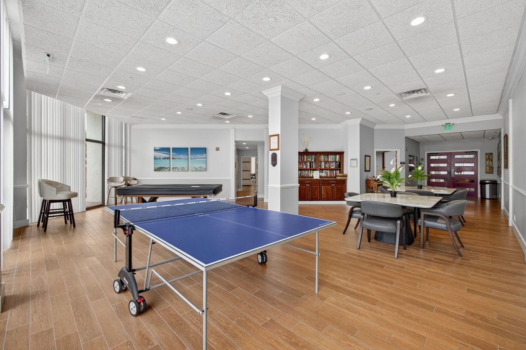 For Sale: $599,000 (2 beds, 2 baths, 1209 Square Feet)