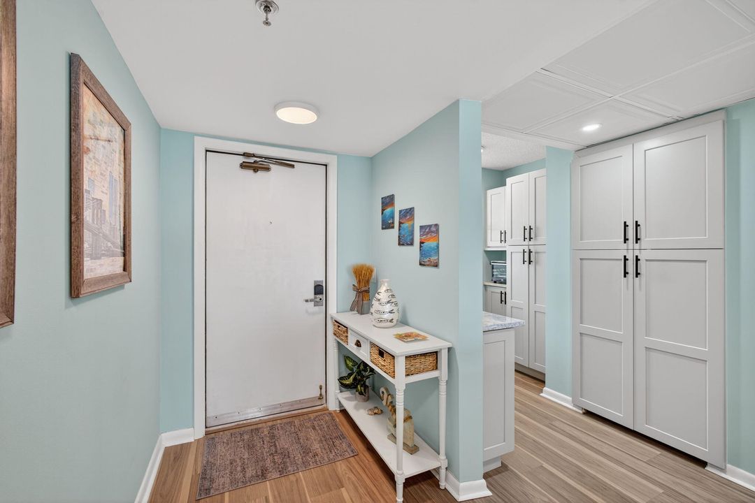 For Sale: $599,000 (2 beds, 2 baths, 1209 Square Feet)