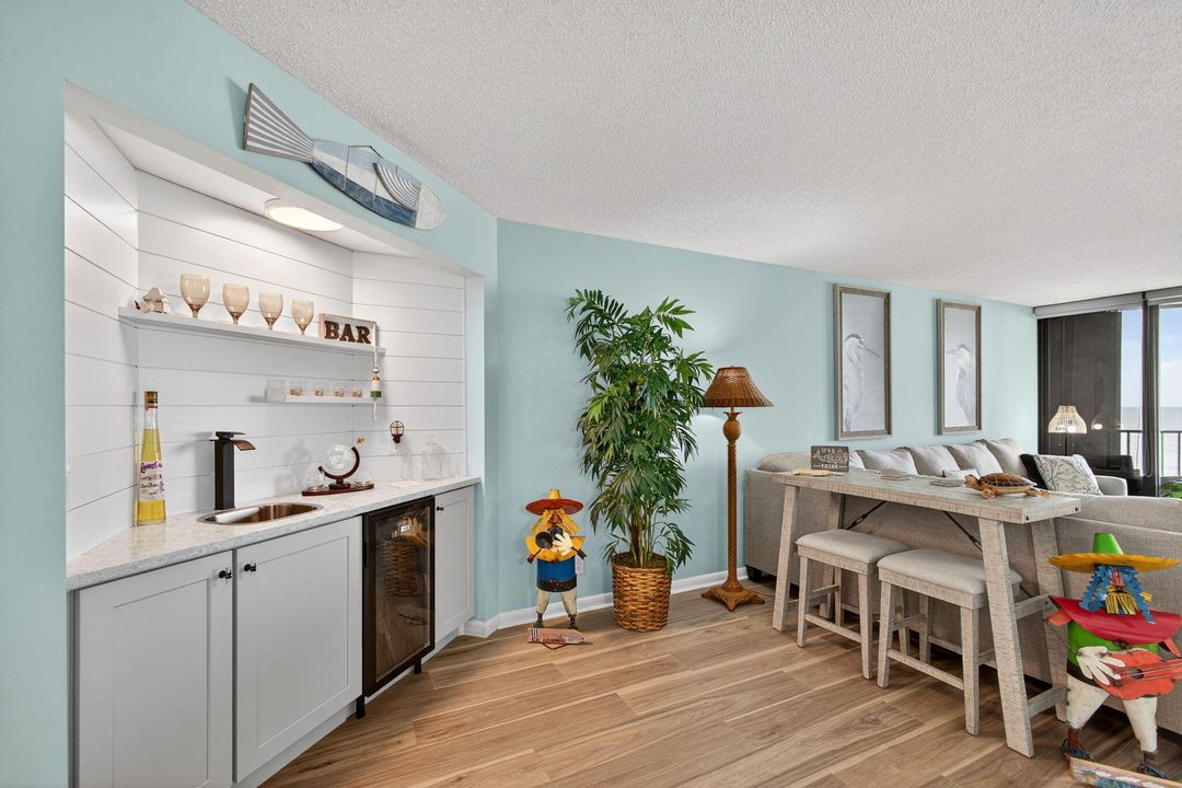 For Sale: $599,000 (2 beds, 2 baths, 1209 Square Feet)