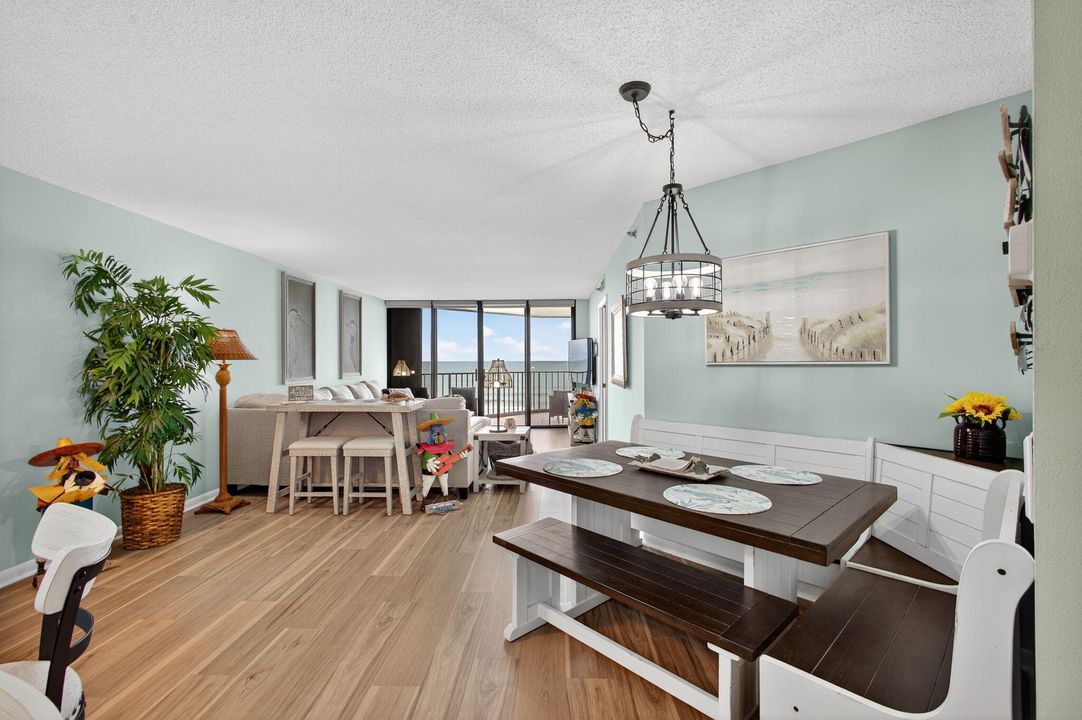 For Sale: $599,000 (2 beds, 2 baths, 1209 Square Feet)