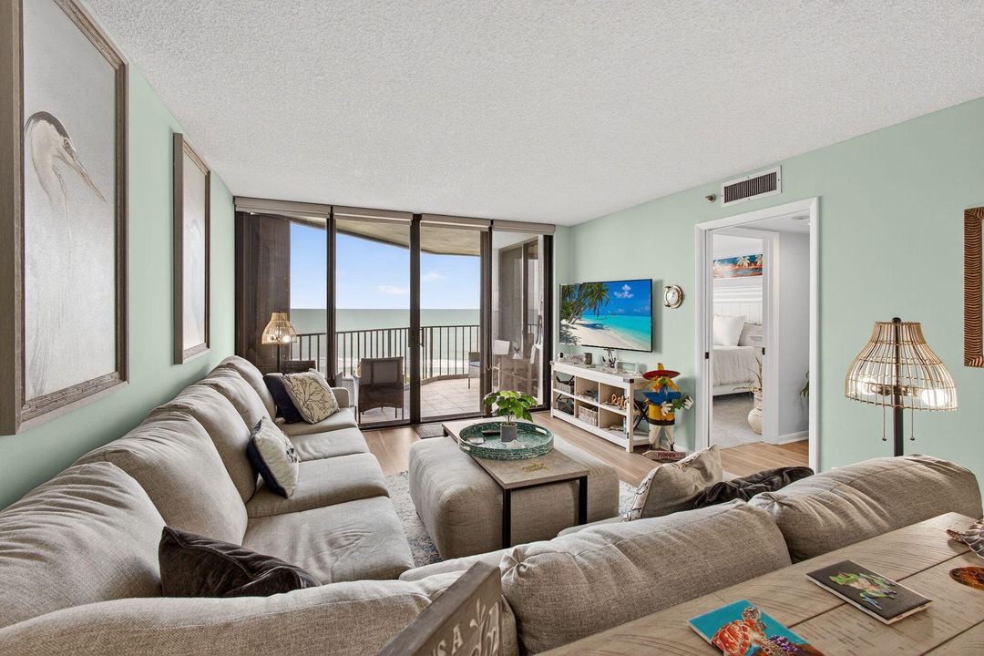 For Sale: $599,000 (2 beds, 2 baths, 1209 Square Feet)