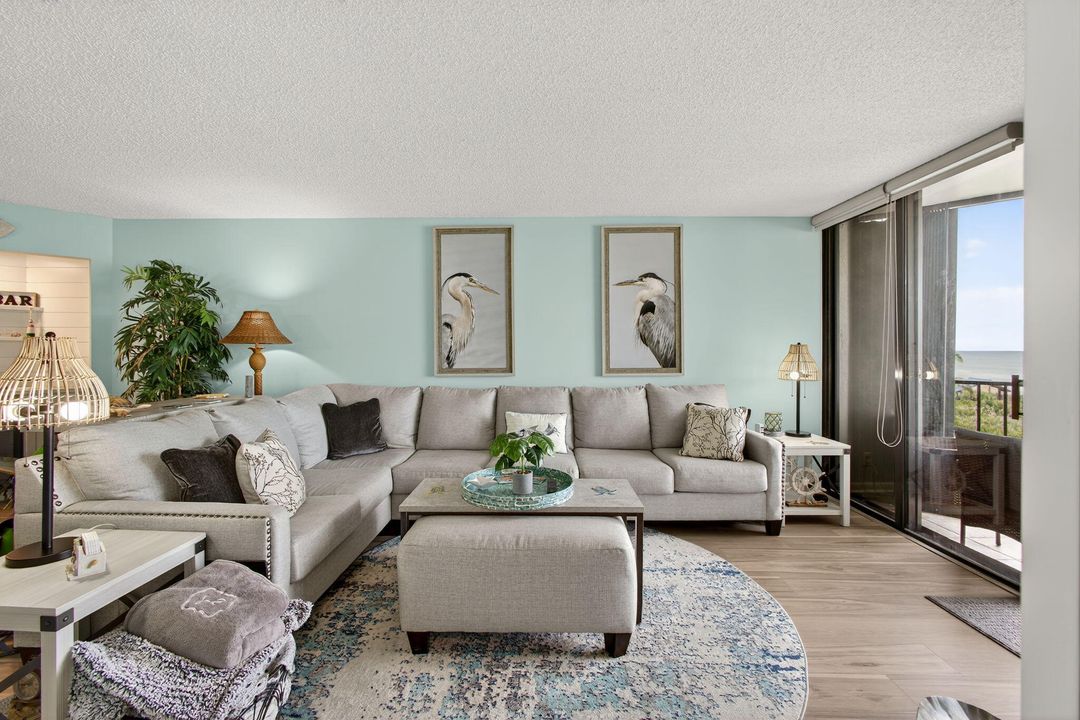 For Sale: $599,000 (2 beds, 2 baths, 1209 Square Feet)