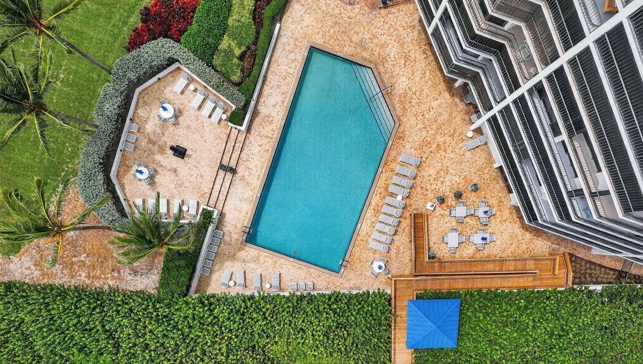 For Sale: $599,000 (2 beds, 2 baths, 1209 Square Feet)