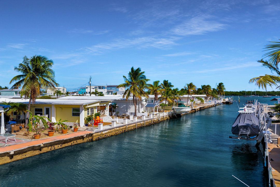 Под контрактом: $699,000 (2 спален, 2 ванн, 684 Квадратных фут)