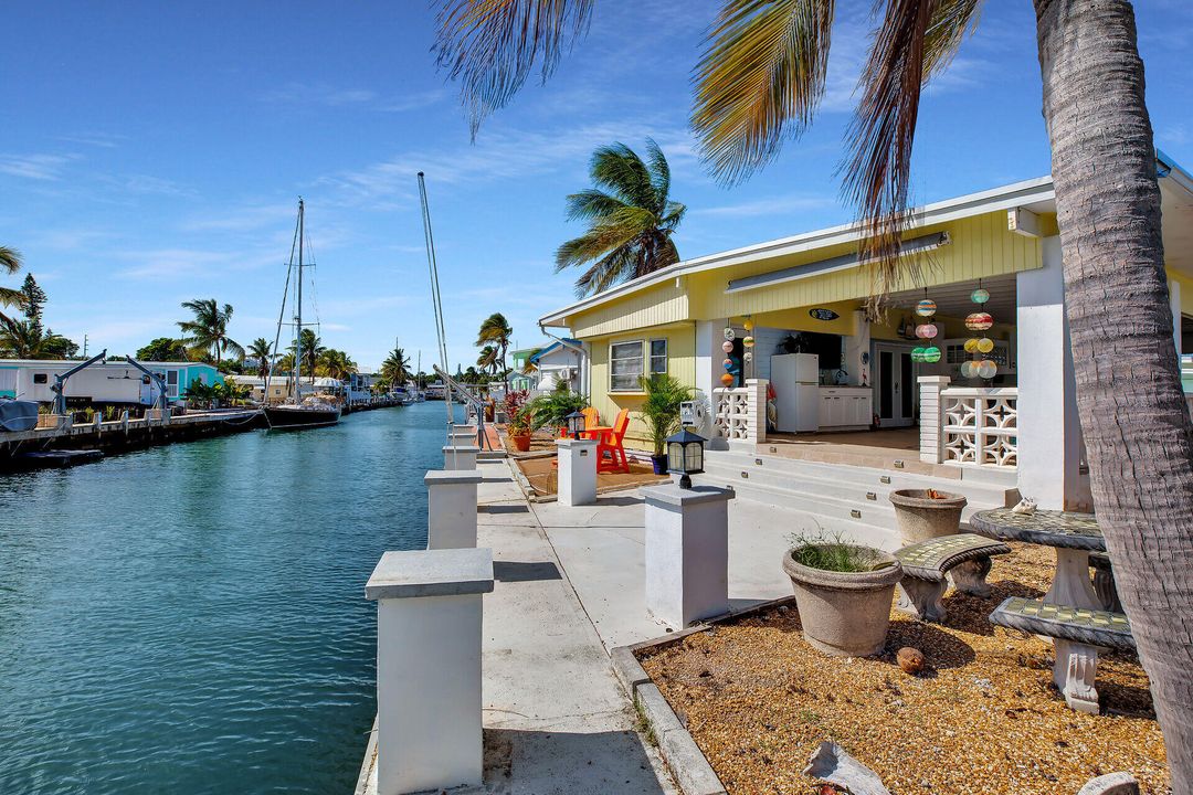 Под контрактом: $699,000 (2 спален, 2 ванн, 684 Квадратных фут)