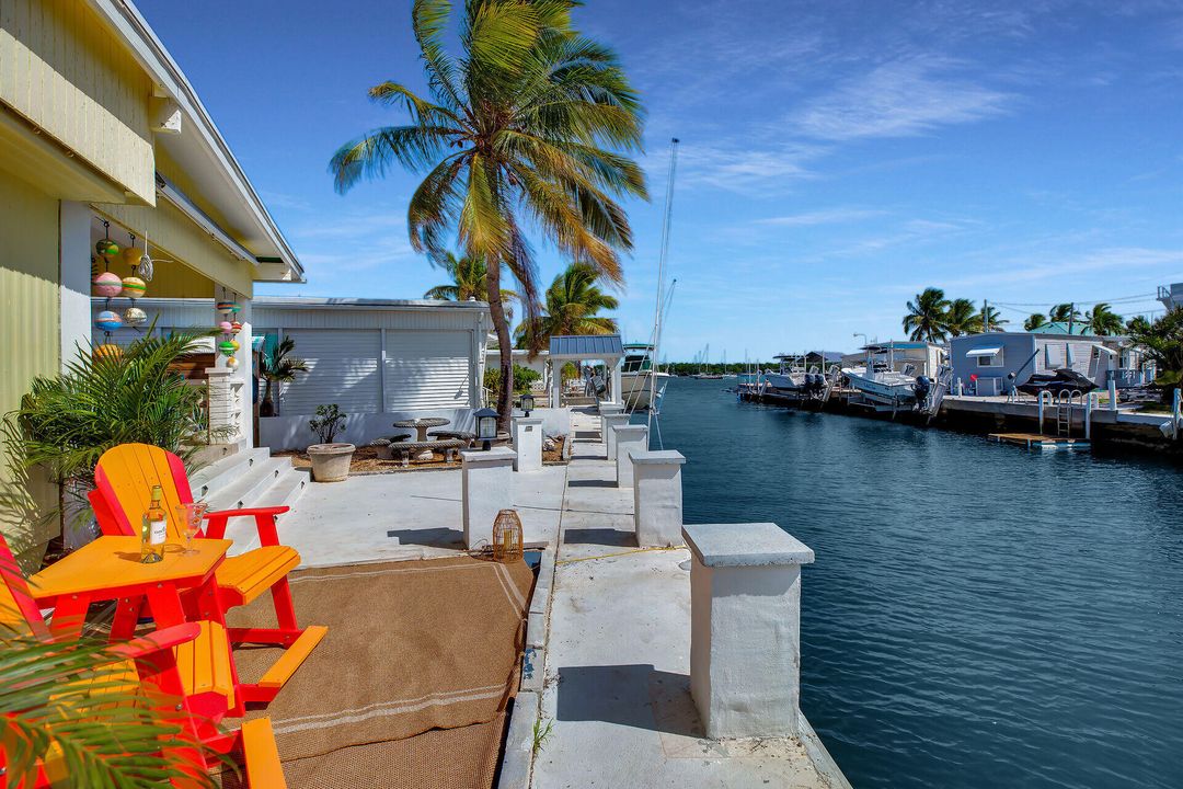 Под контрактом: $699,000 (2 спален, 2 ванн, 684 Квадратных фут)