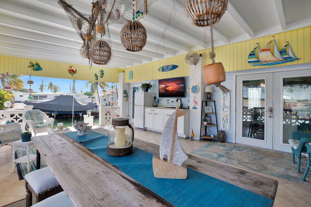 Под контрактом: $699,000 (2 спален, 2 ванн, 684 Квадратных фут)