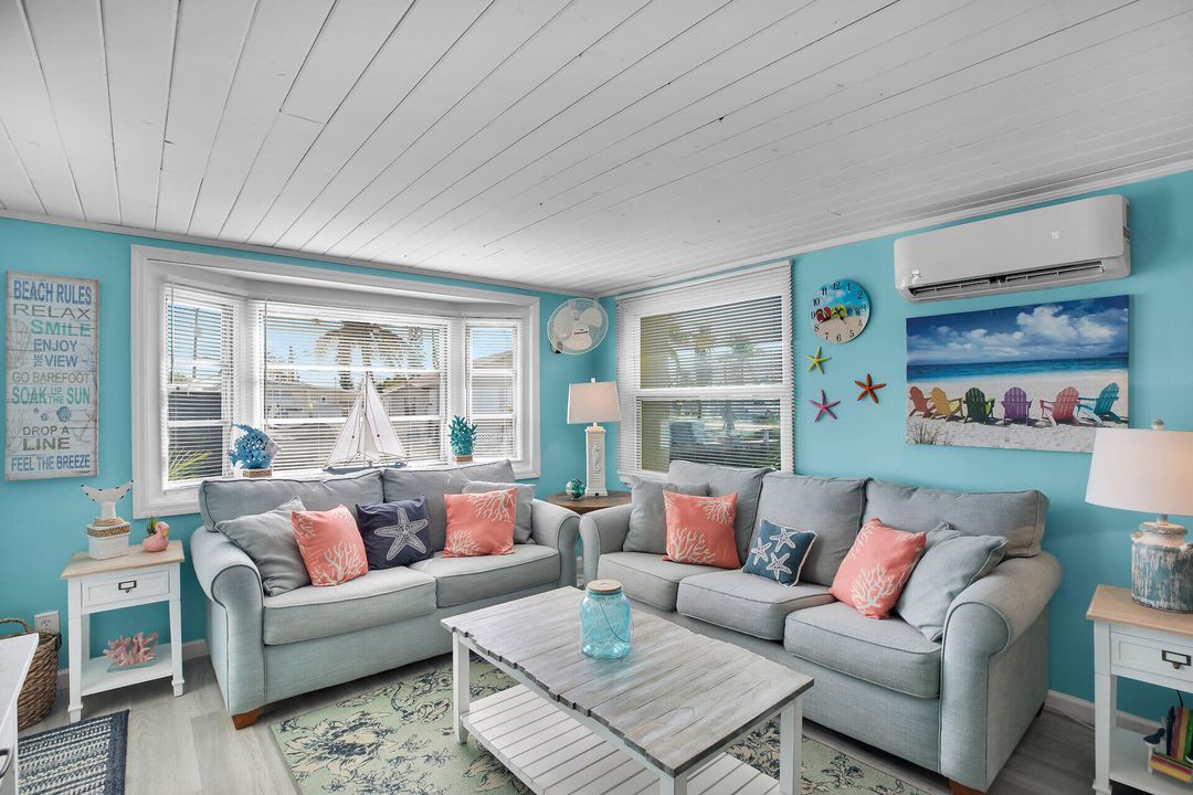 Под контрактом: $699,000 (2 спален, 2 ванн, 684 Квадратных фут)