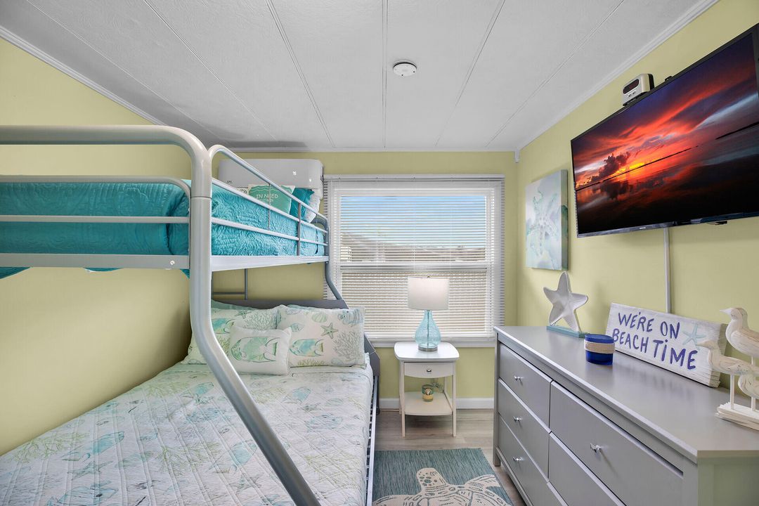 Под контрактом: $699,000 (2 спален, 2 ванн, 684 Квадратных фут)