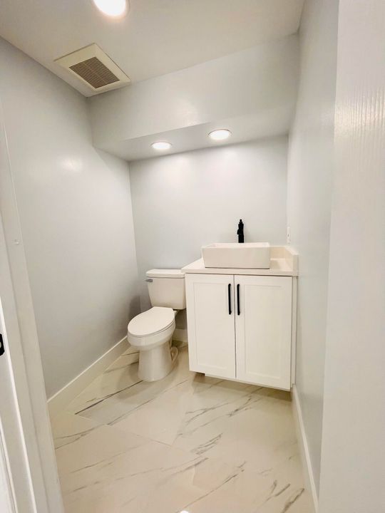 For Rent: $3,800 (4 beds, 2 baths, 2003 Square Feet)